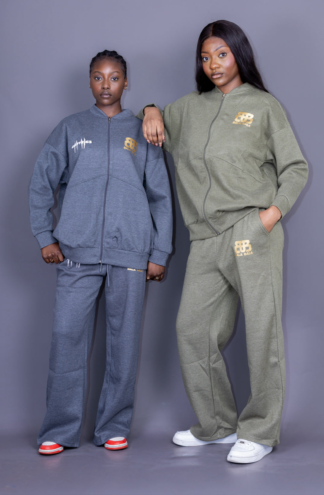 Ensemble de deux pièces de couleur unique sweat-shirt , à taille unique, épaules tombantes et pantalon survêtement
